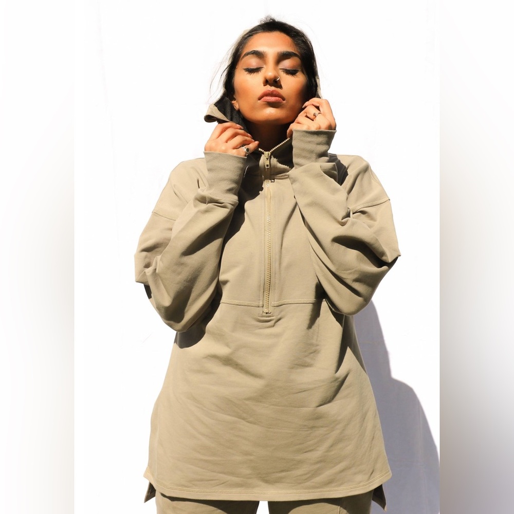 EvryDay Jane - Travel Hooded Pullover - Soft Olive